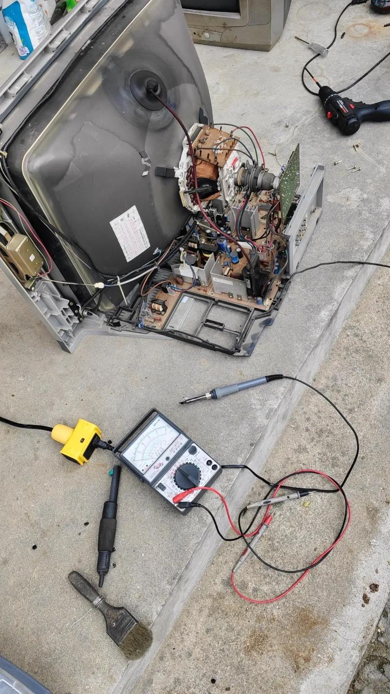 长虹液晶电视灰屏故障维修(32Q2F)