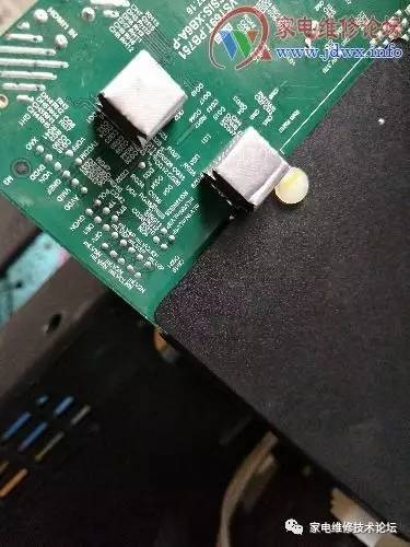 长虹液晶电视灰屏故障维修(32Q2F)