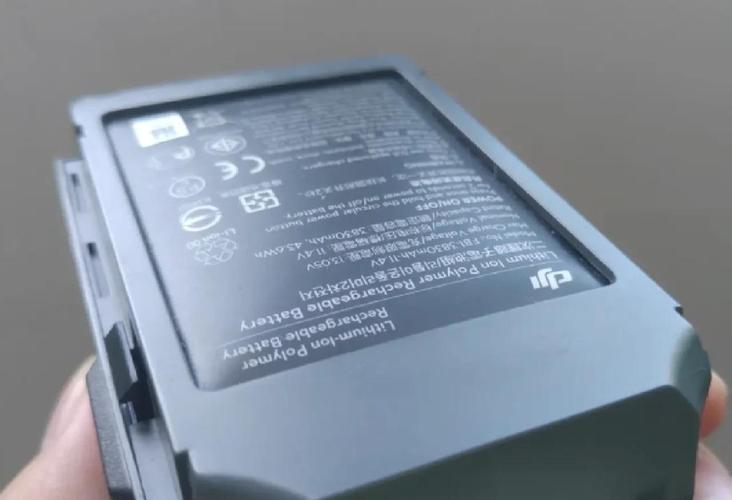 macbook air 电池鼓包