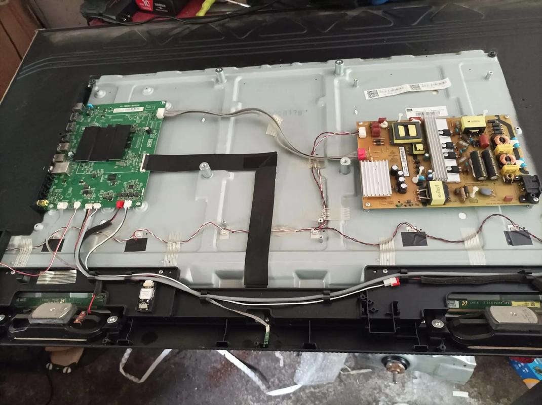 TCL液晶电视就一种颜色是什么故障