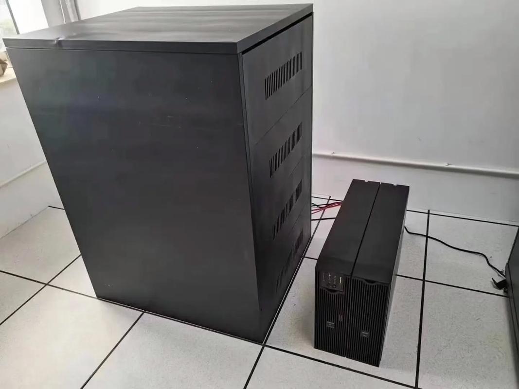 apc ups 电池容量灯闪