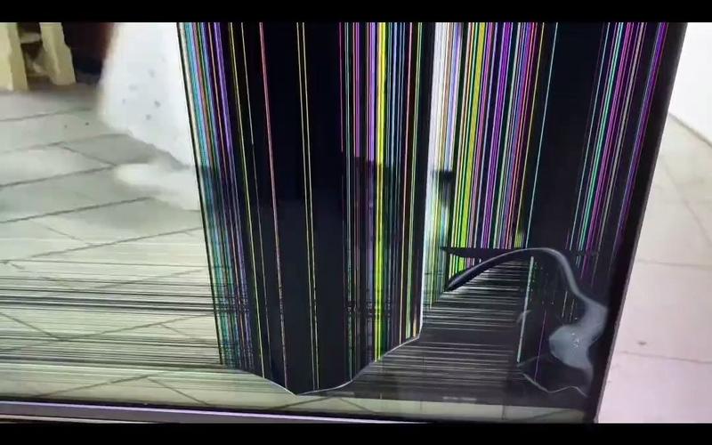 tcl电视l32c12一半黑屏故障