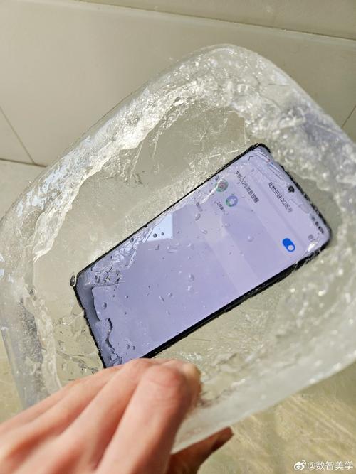 手机电池放冰箱里冻多久像新的