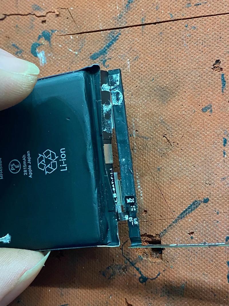 iphone4s换电池小铁片