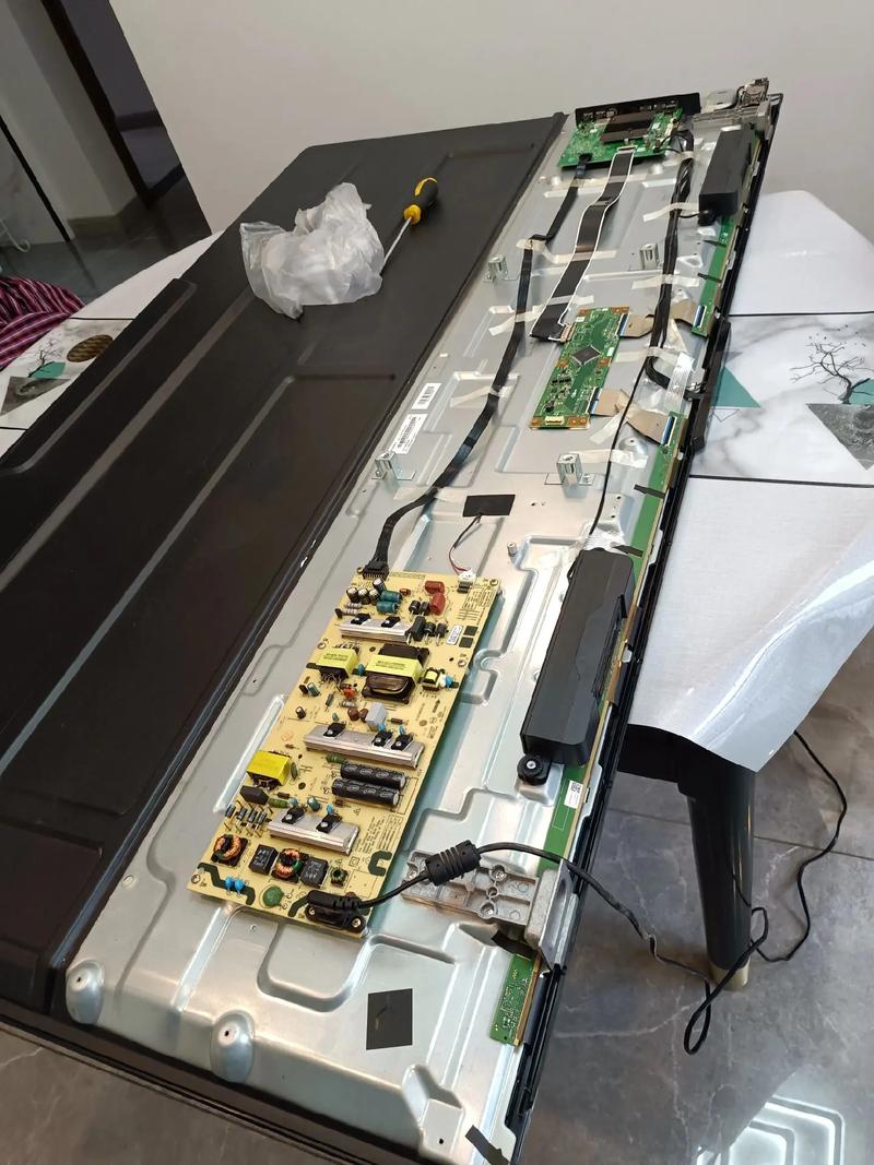 创维37e61hr自动开关机故障