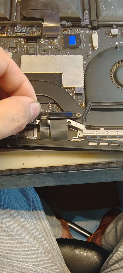 飞利浦显示器170s6黑白条故障