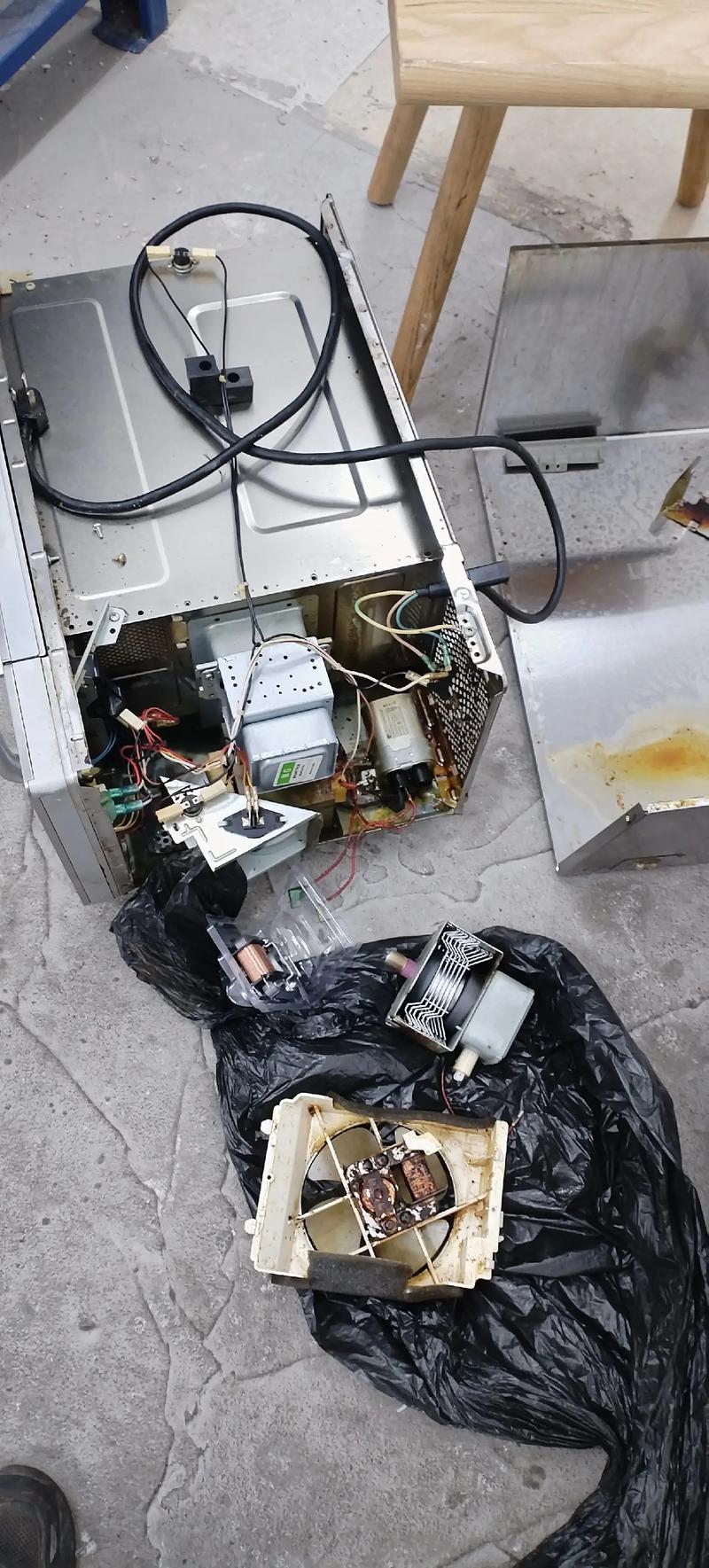 美的微波炉233c不加热故障维修