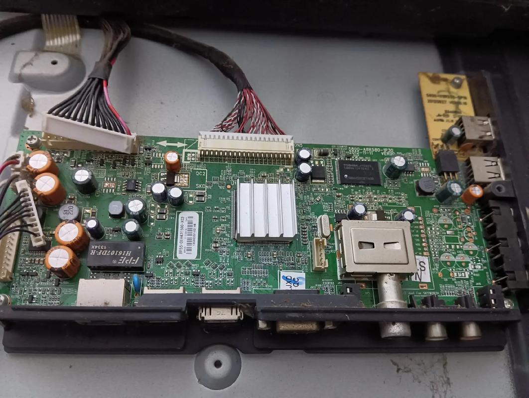 创维32E350E故障灯亮不开机