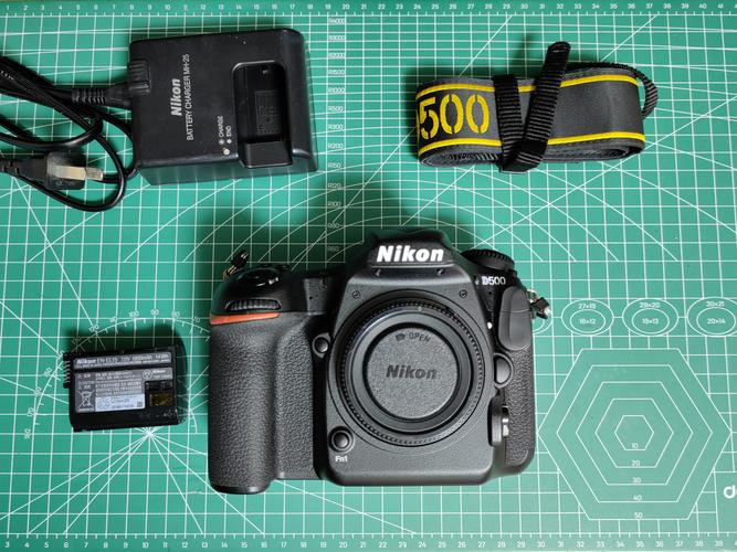 尼康D5600怎么安装电池