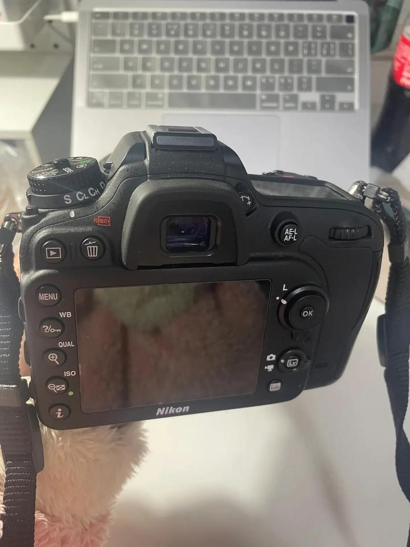 尼康d7100电池能用多久