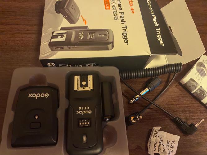 godox引闪器怎么换电池