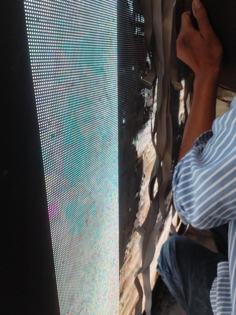 户外led全彩屏白条闪烁故障维修