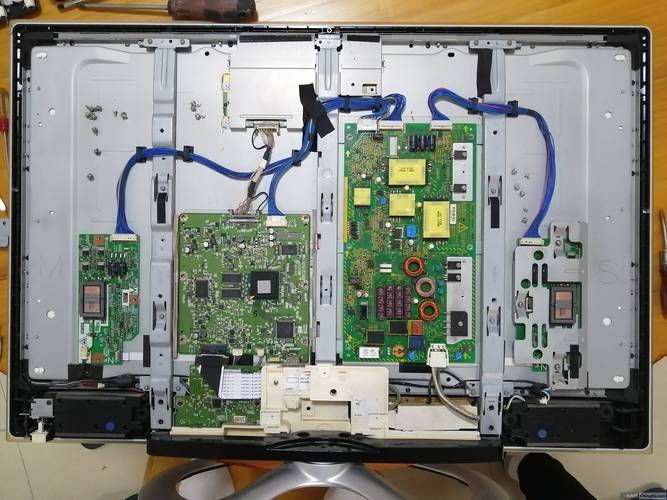 T21SE358彩电水平亮线故障