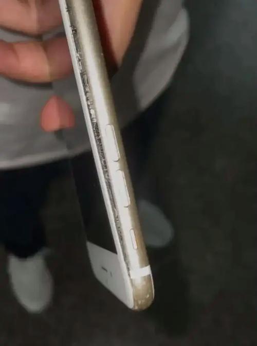 苹果6s plus电池鼓了