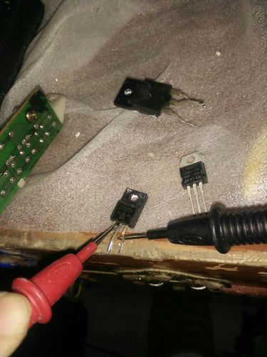 长虹pf21366电视烧行管故障