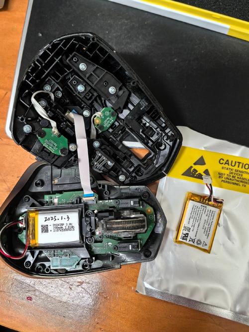 logitech鼠标换电池