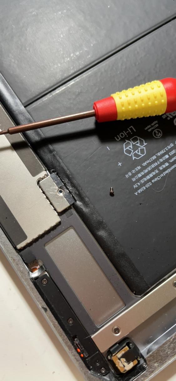 iphone 电池螺丝滑丝