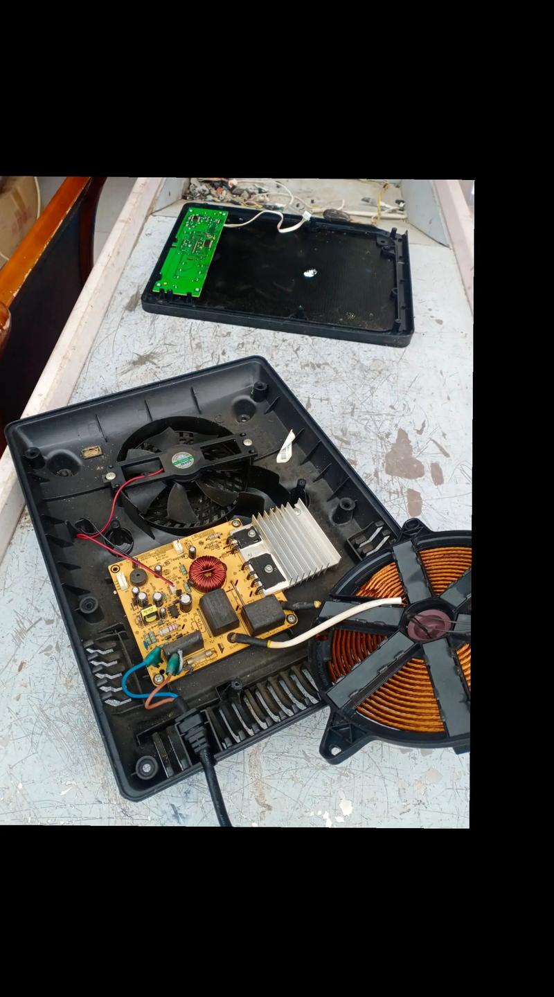 TCL电磁炉故障代码e4怎么修