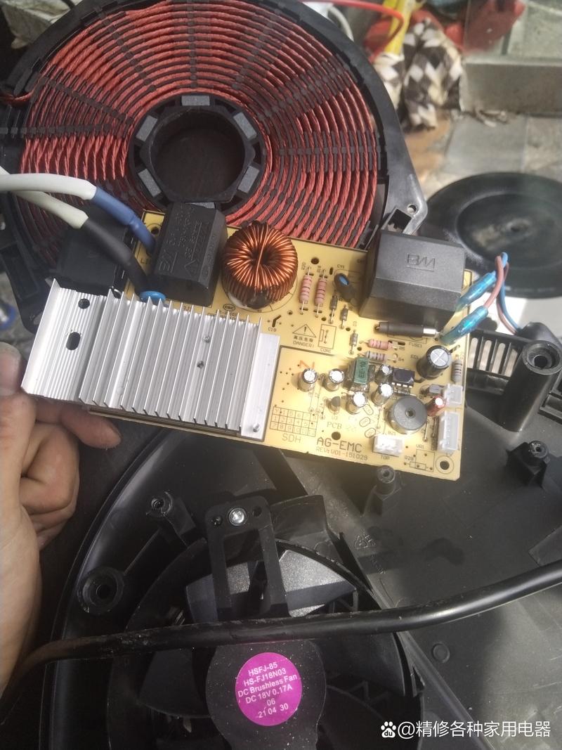 苏泊尔电磁炉出现e1的故障维修