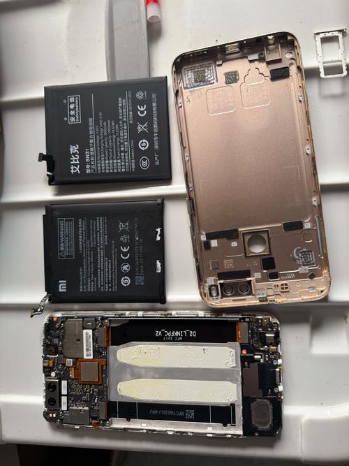 小米5电池鼓包把后盖撑起来