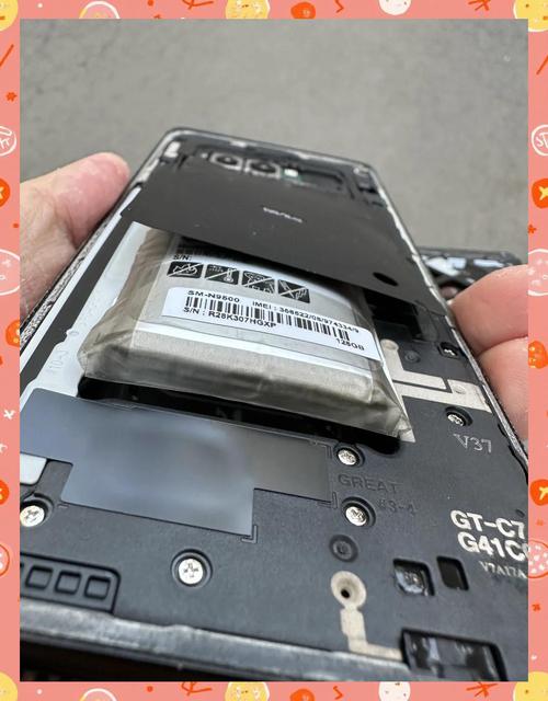 三星手机电池鼓包了还能用吗