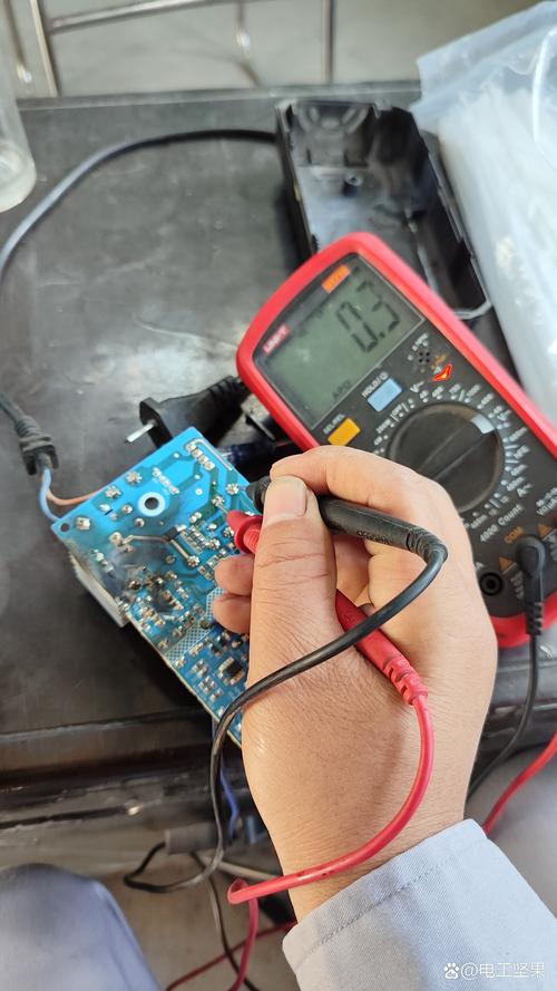 充电器300v滤波电容故障维修