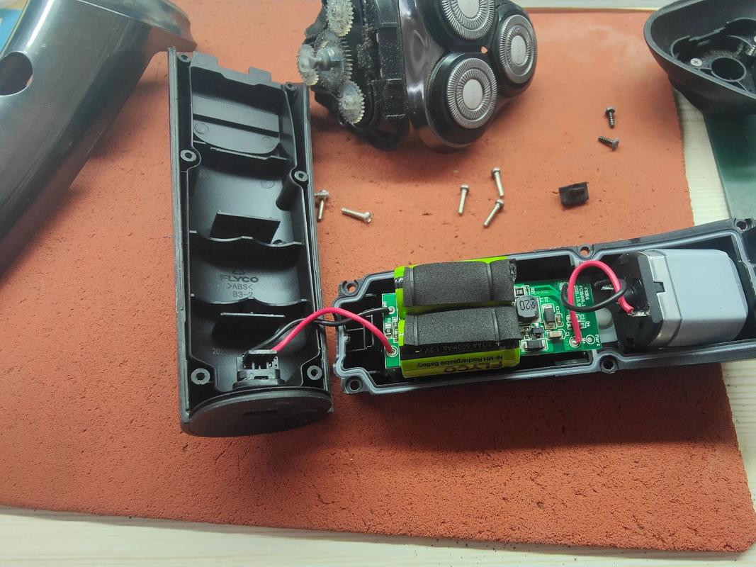 飞利浦剃须刀充电电池更换