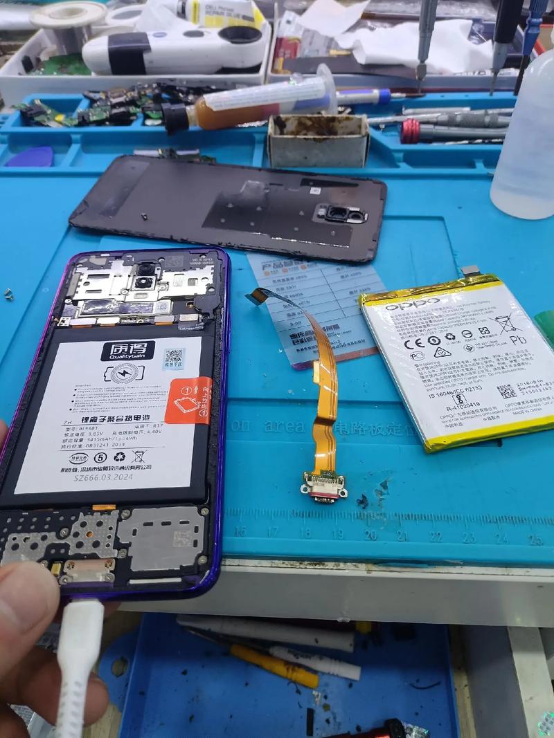 oppo手机电池怎么拆卸