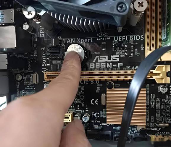 电脑主板上的电池有什么用