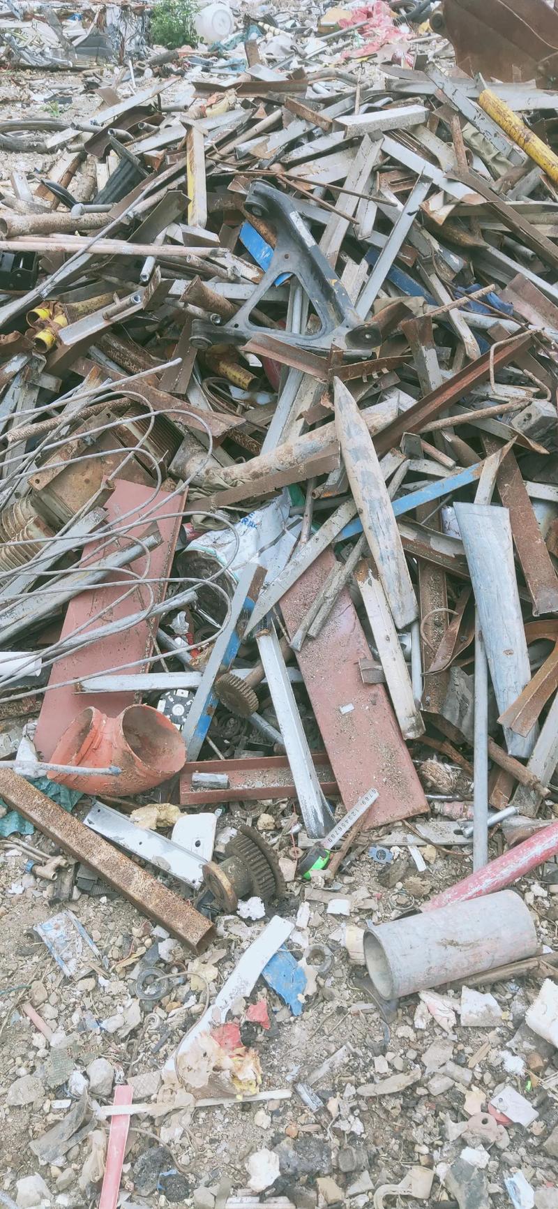 附近的收废铁回收站