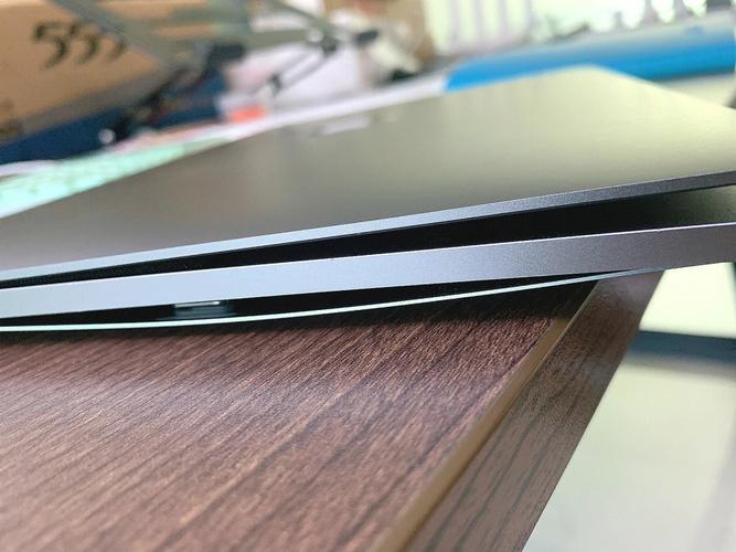 笔记本电池鼓包了还能用吗