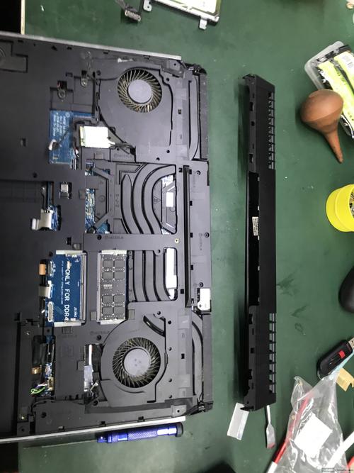 外星人17r4电池拆卸