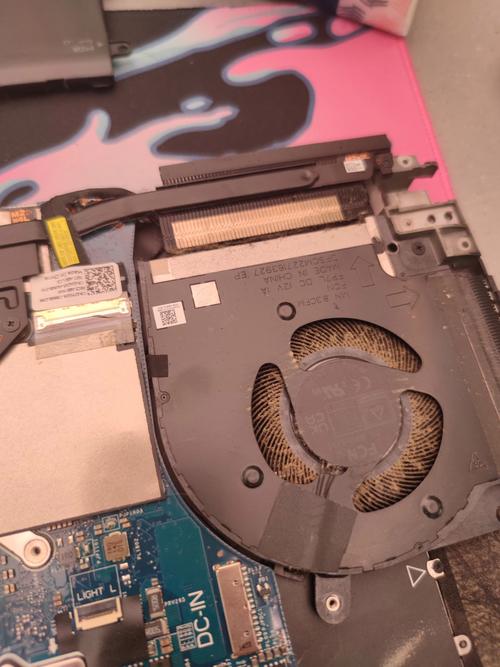 外星人17r4电池拆卸