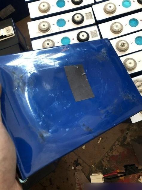 5s电池鼓包了还能用吗