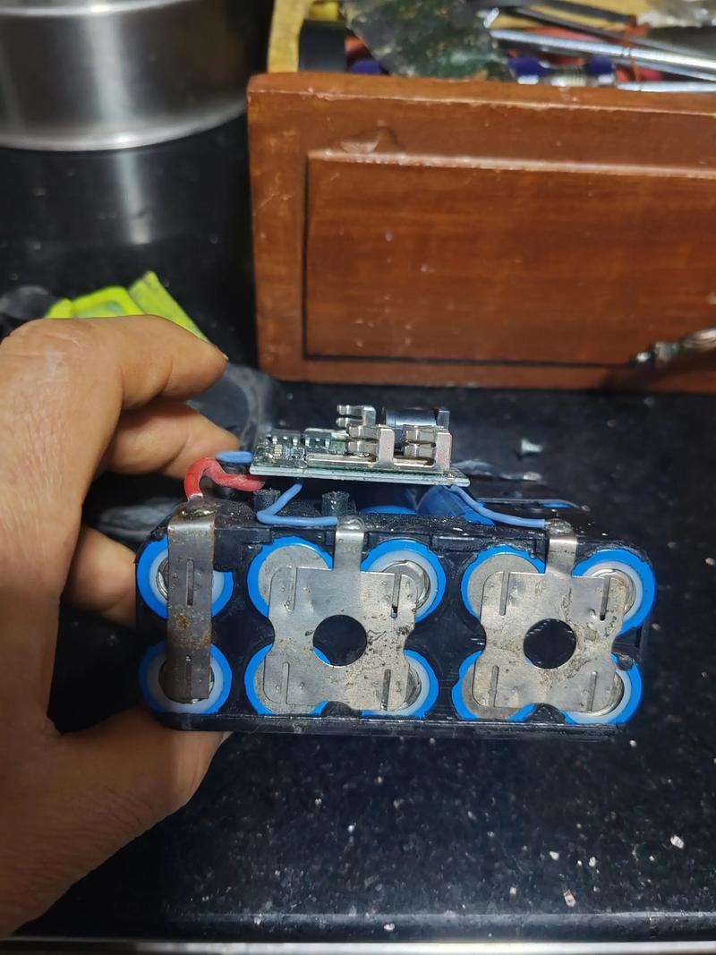 一体机电脑电池怎么拆卸