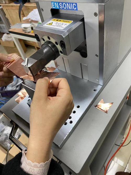 4s电池小铜片怎么安装