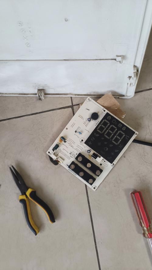 美的5匹定频柜机e8故障维修