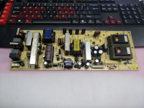 创维32L08RT电源板故障