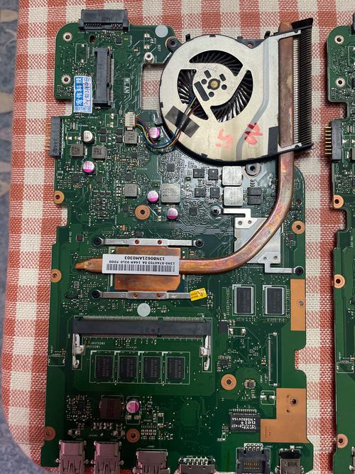 华硕a555l电池在哪