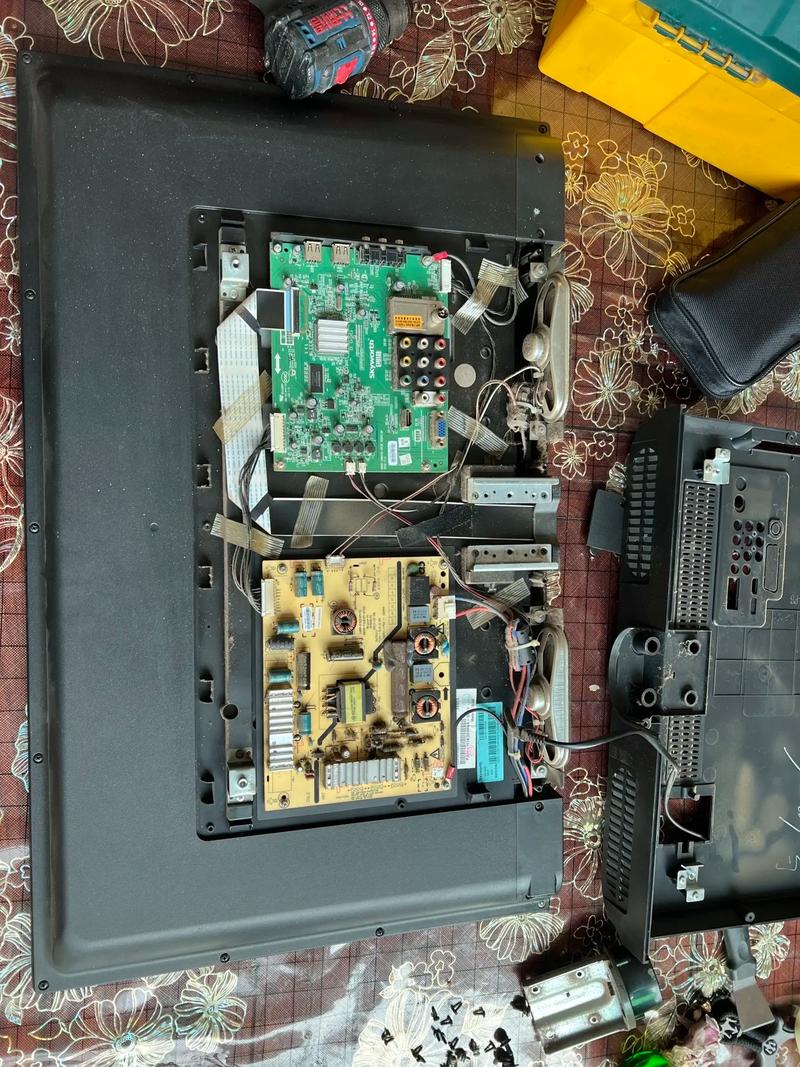 创维43E3000不开机故障