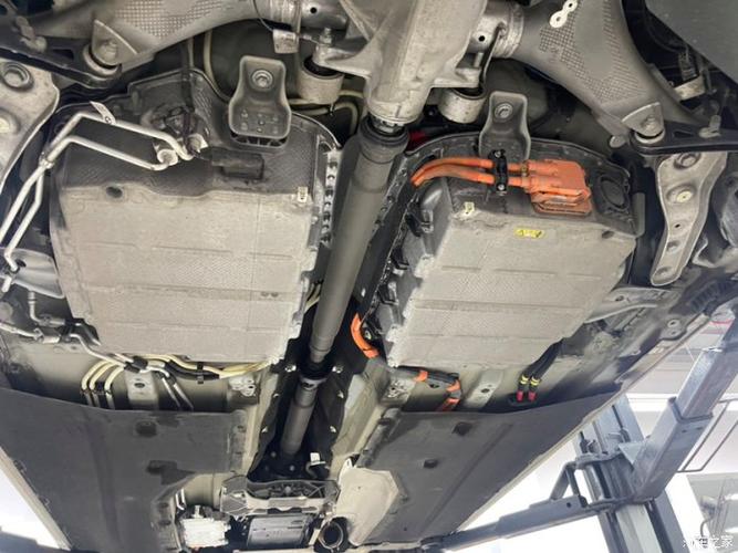 宝马530le电池更换