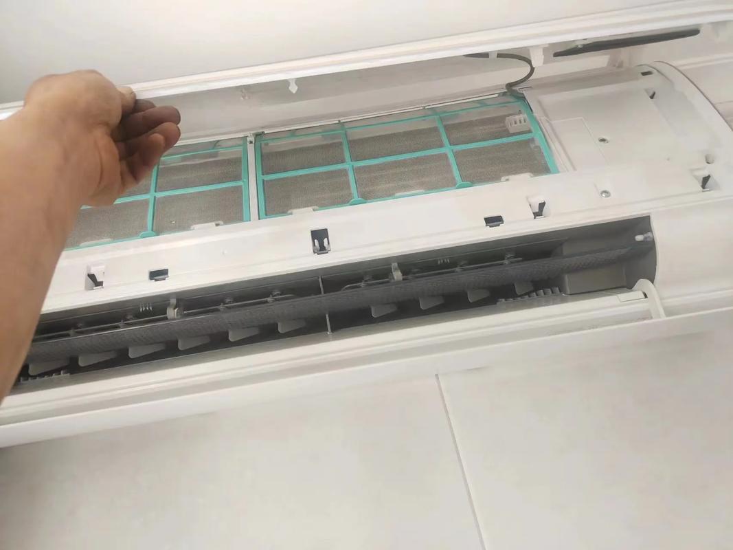 LG柜式空调滑动面板故障维修