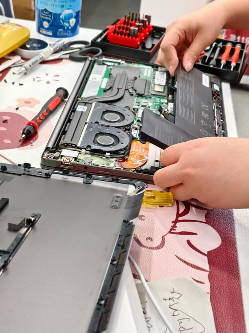 笔记本电脑电池边充边用