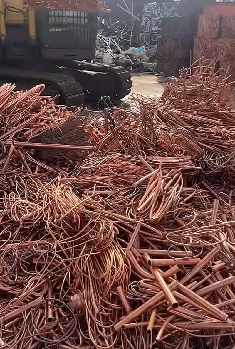 梦见好多废铜废铁