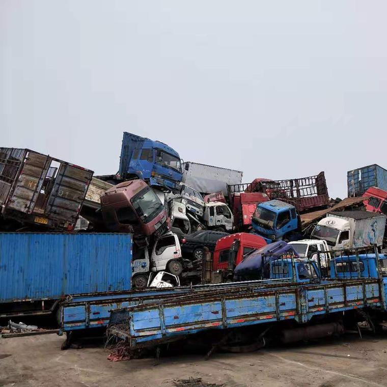 旧汽车废铁回收站