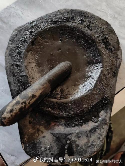 用废铁小作坊炼铁